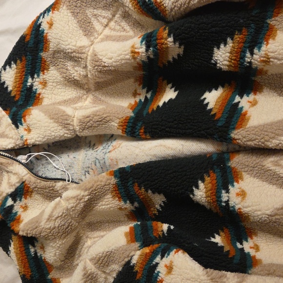 EUC Pull & Bear Sherpa Aztec Jacket - Picture 3 of 7